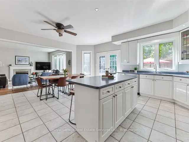 House For Sale in Oakville, Ontario