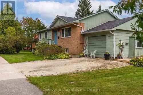 Duplex for Sale in Collingwood with Generous Outdoor Areas