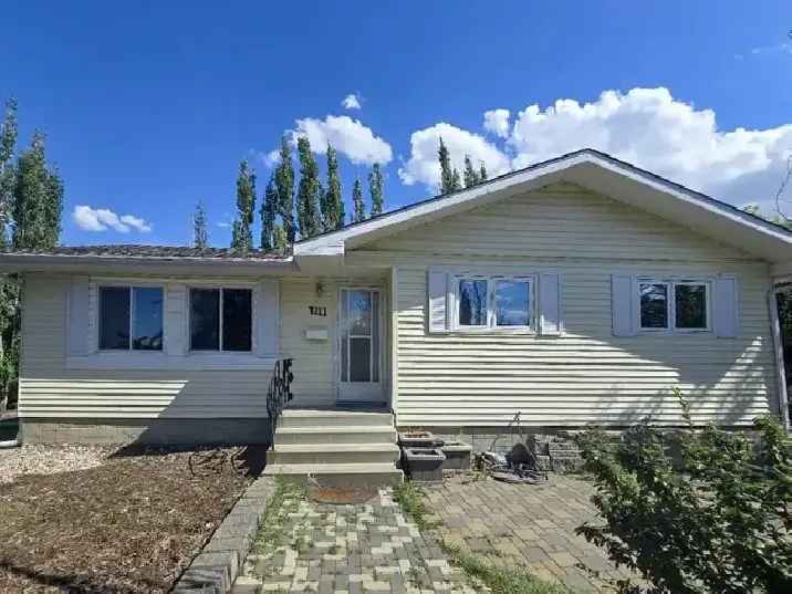 Rent Upper Level Unit of Updated House in Southgate with Features