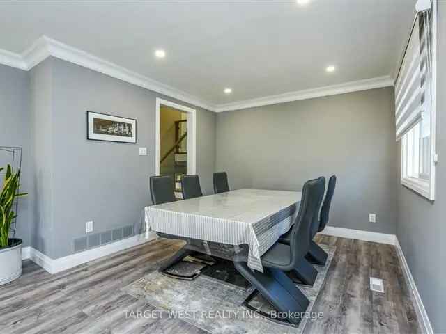 House For Sale in Mississauga, Ontario