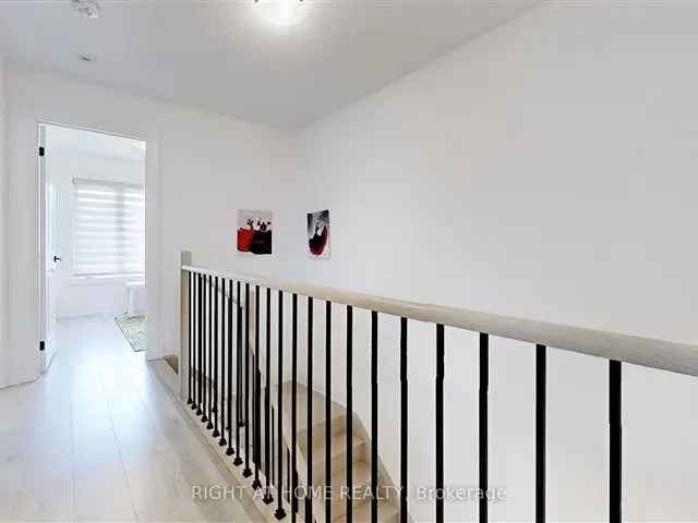 3 Bed 2.5 Bath Freehold Townhouse Near Go Station