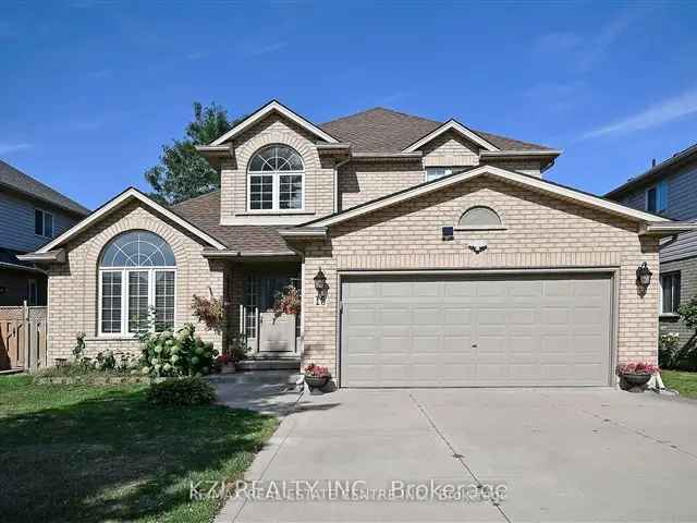 2 Storey Home Cathedral Ceilings Oak Staircase Luxurious Master Ensuite Double Garage