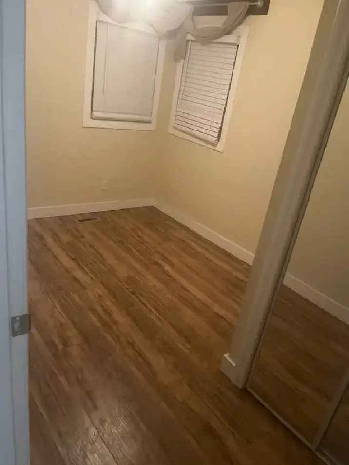 Room for rent in Millwoods sharing accommodation