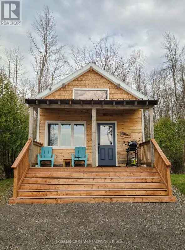 Rideau River Waterfront Cottage - 4 Season Living