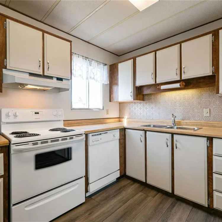 2-Bedroom Retirement Home in Sharman Park 55+ Community