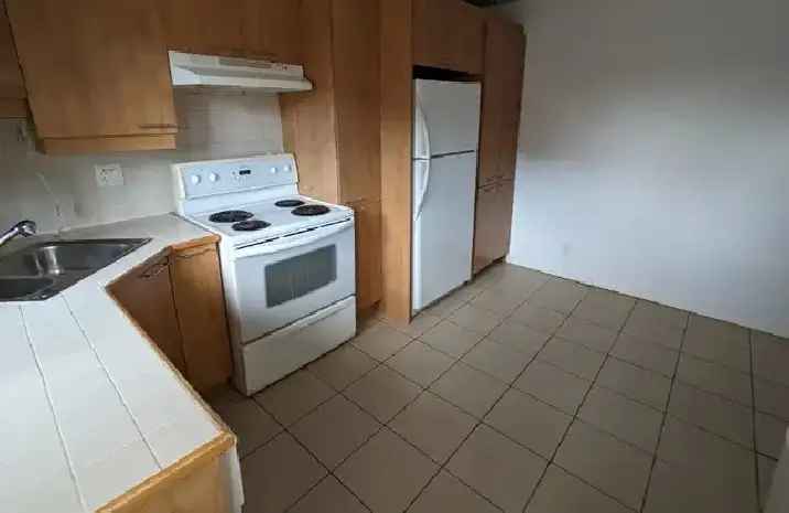 Ahuntsic Renovated 4 1 2 Apartment - Pets Allowed