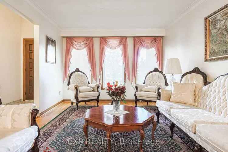 Bright 5-Bedroom Backsplit in Warden Steeles