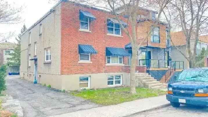 Rent Spacious Apartment in Prime Location Large 1 Bedroom Unit