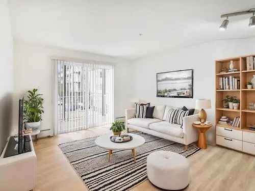 Condo for Sale in Ellerslie Edmonton Bright Spacious 2 Bed 2 Bath