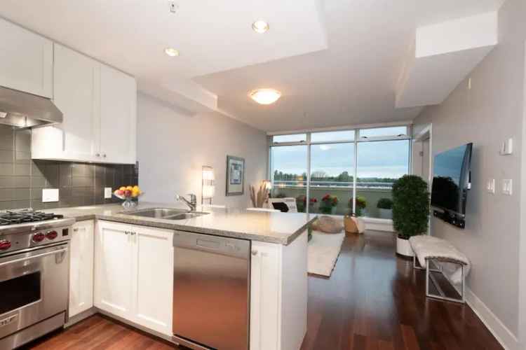 South Granville Luxury Penthouse with Rooftop Deck