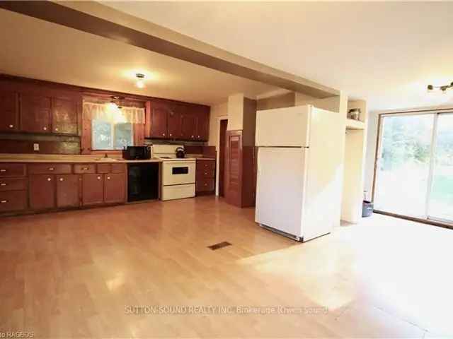 House For Sale in Chatsworth, Ontario