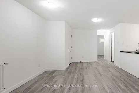 2 Bedroom Modern Suite in Midtown Toronto