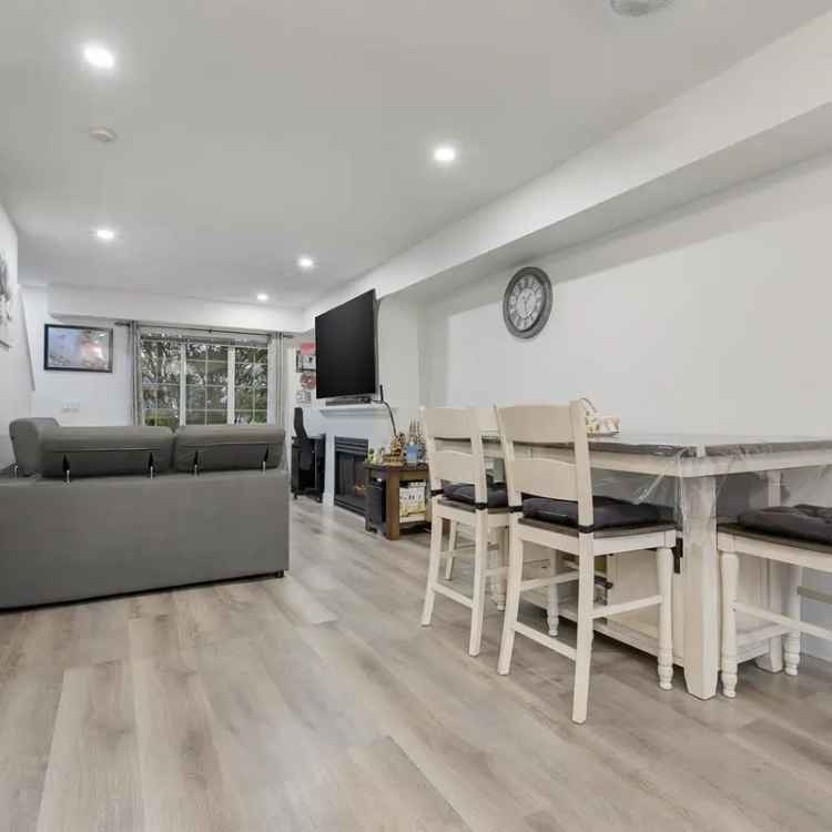 Fully Renovated 2-Bed Townhouse Near Schools Parks and Amenities