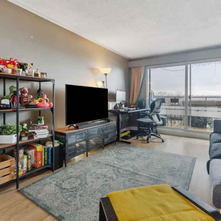 2 BED 1 BATH Waterfront Condo New Westminster Pet Friendly Near Skytrain