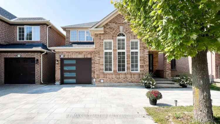 House For Sale in Oakville, Ontario