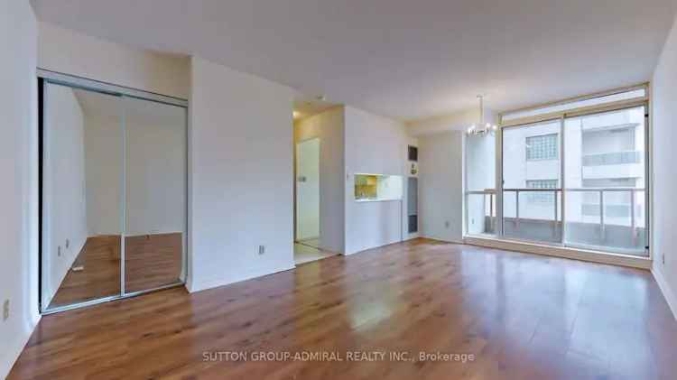 Rent Large Bachelor Suite in Toronto with Balcony and Great Amenities