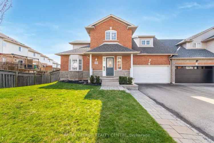 3 Bed 3.5 Bath Townhome in Millcroft - Hardwood Floors, Finished Basement