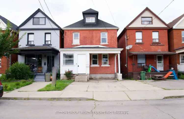 House For Sale in Hamilton, Ontario