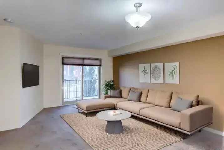 SW YEG 2 Bed 2 Bath Condo w. low condo fee! MUST SEE!