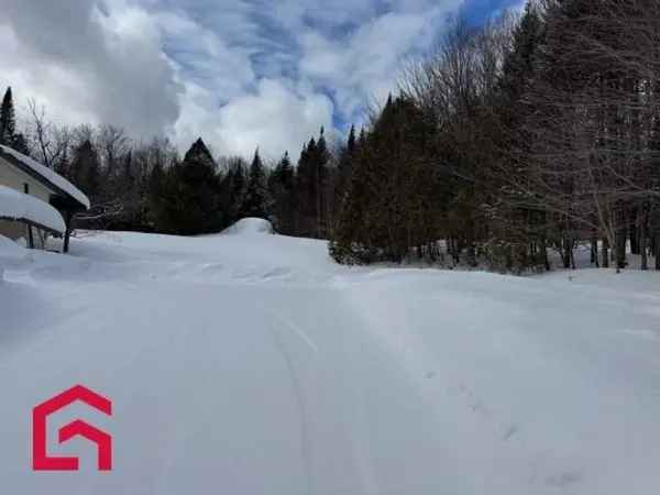 2 Bedroom Bungalow for Sale Near Lake Solar Laurentides