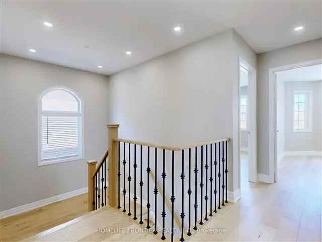 House For Sale in Aurora, Ontario