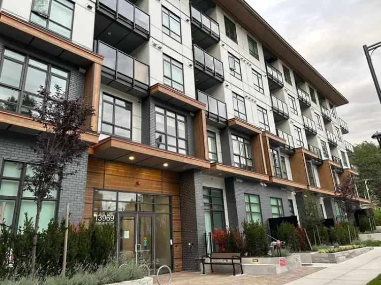 A $530,000.00 Apartment/Condo with 1 bedroom in Bear Creek Green Timbers, Surrey