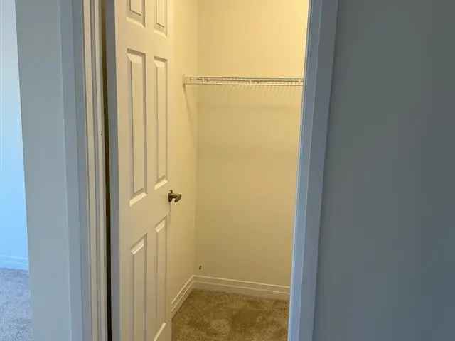 Townhouse For Rent in Welland, Ontario