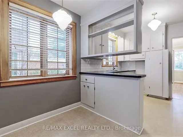 House For Sale in Toronto, Ontario