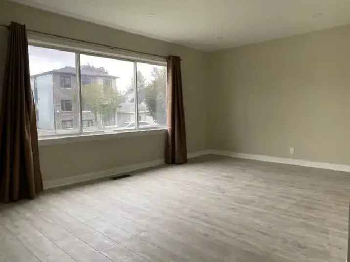 THREE BEDROOM APARTMENT CENTRAL MINUTES TO DOWNTOWN OTTAWA