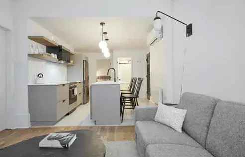 1 Room 54m² Montreal Apartment: Cozy English Design