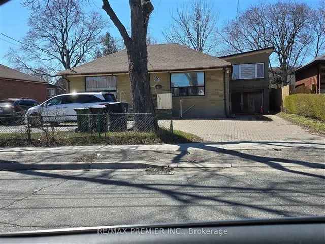 House For Sale in Toronto, Ontario