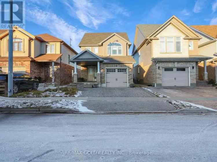 Beautiful 4-Bed 4-Bath Modern Home Kitchener Family Perfect