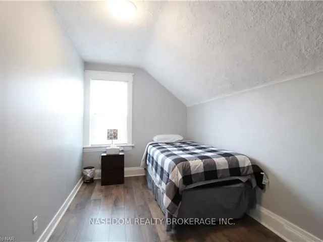 Duplex For Sale in Niagara Falls, Ontario