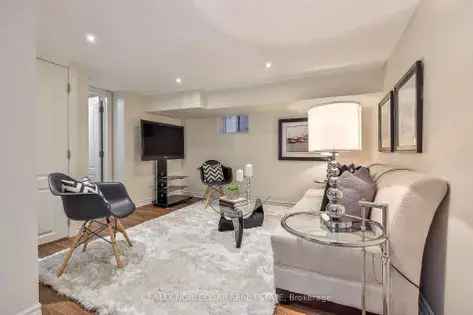 5 rooms house of 65 m² in Toronto