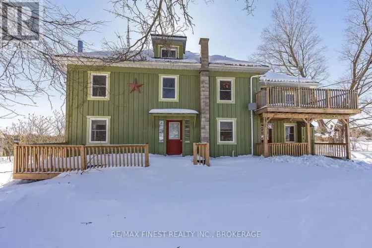 Charming 3-Bedroom Farmhouse on 1+ Acres Near Lyndway Hills Golf Club