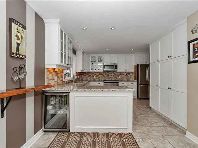 Rideau River Waterfront Bungalow - Amazing Views