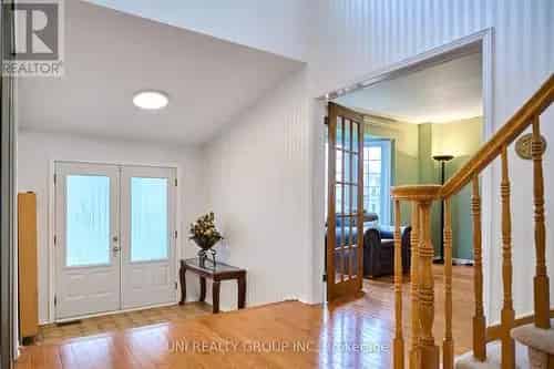 4 Bed 3 Bath Detached Home in Hunt Club Park