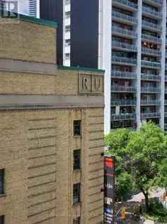 Spacious 1 Bed Plus Den Toronto Apartment Near Ryerson U