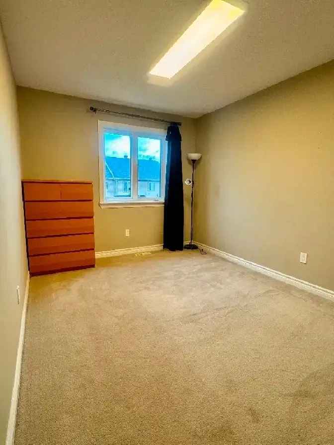 Room with a shared washroom for 660$ female only, in Orleans