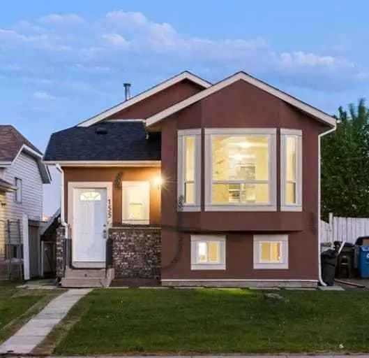 House For Sale in Calgary, Alberta