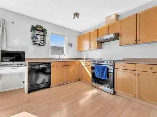 Townhouse For Sale In Silver Berry Edmonton