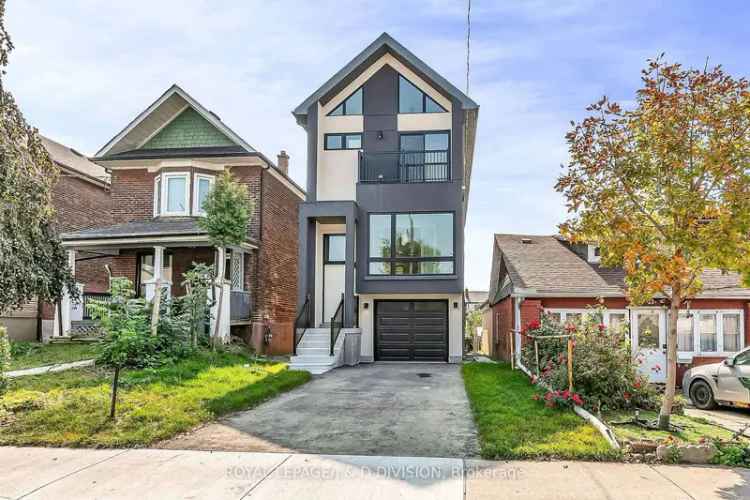 House For Sale in Toronto, Ontario