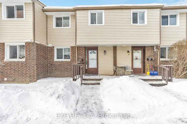 3-Bedroom Townhouse Condo in Ottawa's Carson Grove - Near Shopping Transit