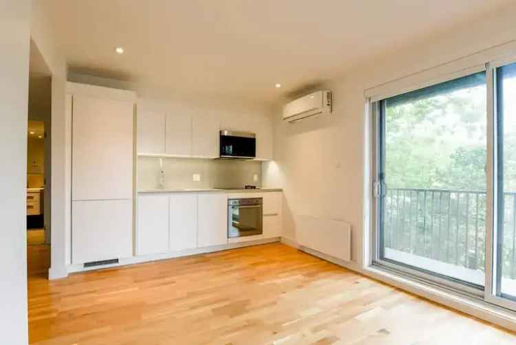 1 Bedroom Apartment in Montreal Near Cote-des-Neiges Metro