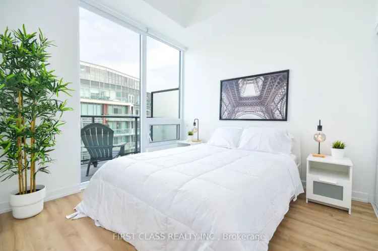 Luxury Liberty Village Penthouse 1 Bedroom CN Tower View Parking