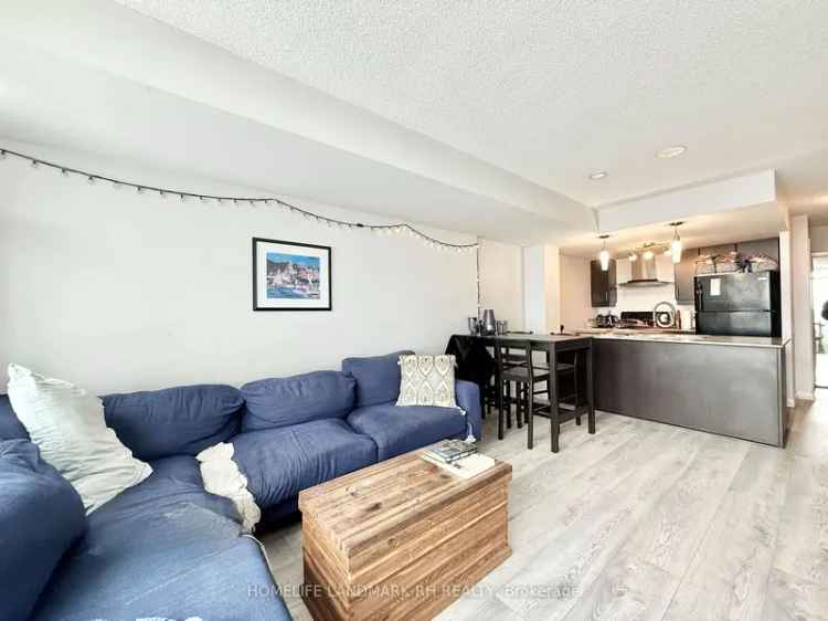 Bright 1 1 Condo Near Scarborough Town Centre