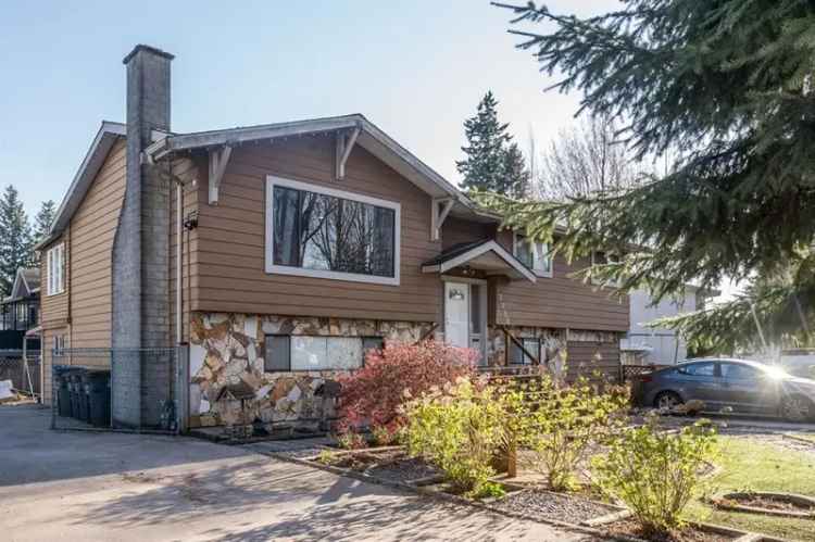 6 Bed 4 Bath House with 3 Suites Ample Parking Surrey