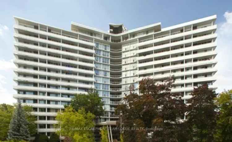 Condo For Rent in 20, North Shore Boulevard West, Burlington, Ontario