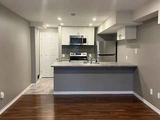 Newly Renovated Basement Unit Near UTM