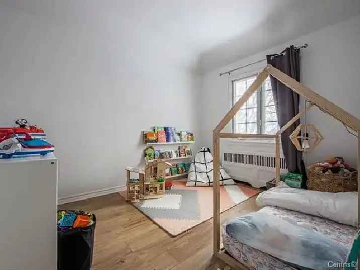 6 1/2 Hampstead Apartment with Garage Near Snowdon Metro